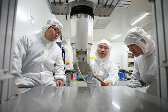 【世界光谷·追光者】華工科技研發(fā)團(tuán)隊(duì)：連坐6年冷板凳造出“激光微雕師”，可幫助C919飛機(jī)發(fā)動(dòng)機(jī)降溫